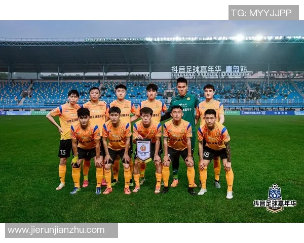 中国足球男球星抖音账号曝光 粉丝热议与球场外生活分享