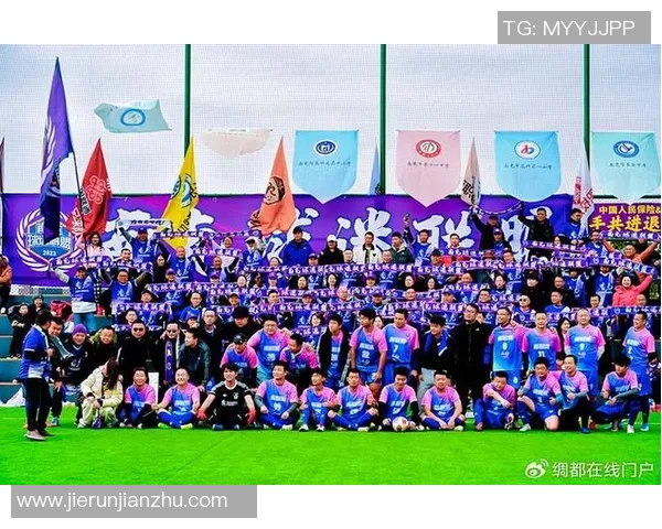 足球星之夜闪耀绿茵场 球迷狂欢共享顶级盛宴